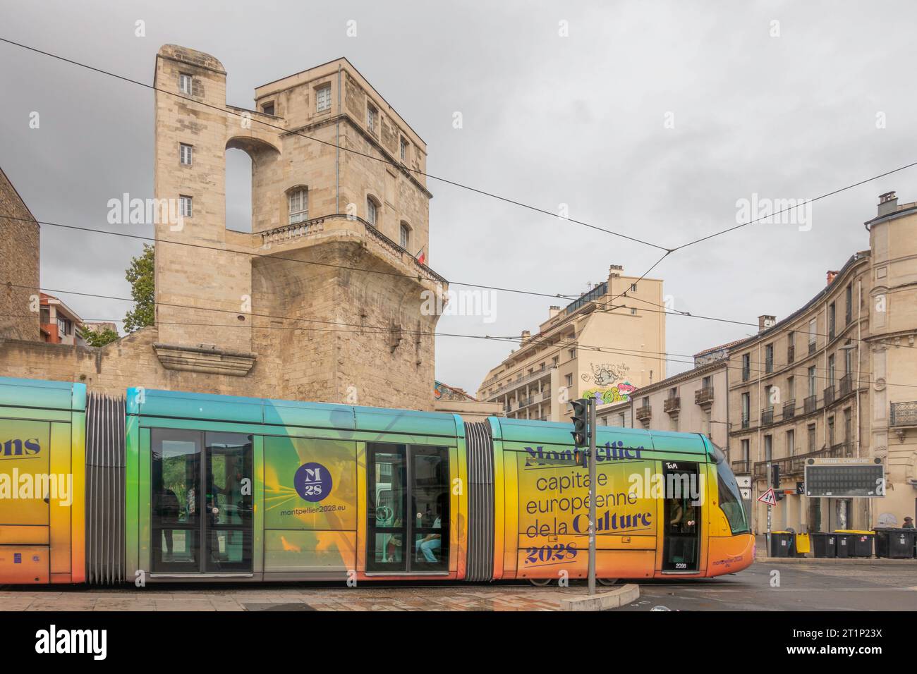 Montpellier, Frankreich - 16. September 2023: Blick auf die Straßenbahnlinie 3 von Montpellier an der Haltestelle Observatoire, Hérault, Frankreich. Stockfoto