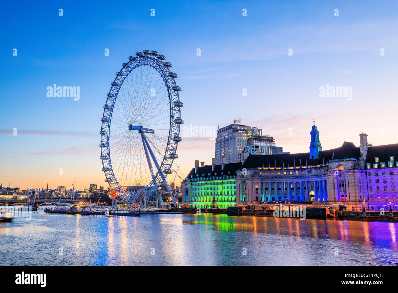 London, England, Vereinigtes Königreich - 15. März 2023: Das London Eye oder das Millennium Wheel at Sunrise. Stockfoto