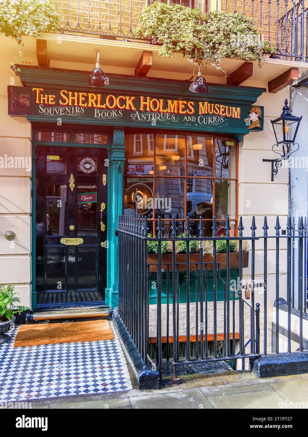London, England, Großbritannien - 16. März 2023: Sherlock Holmes Museum in der Baker Street. Stockfoto