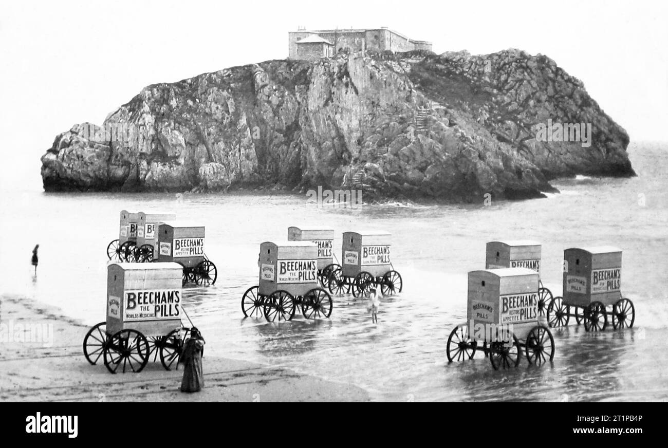 Werbung für Beecham-Pillen auf Bademaschinen, St. Catherine's Rock, Tenby, Wales, viktorianische Zeit Stockfoto