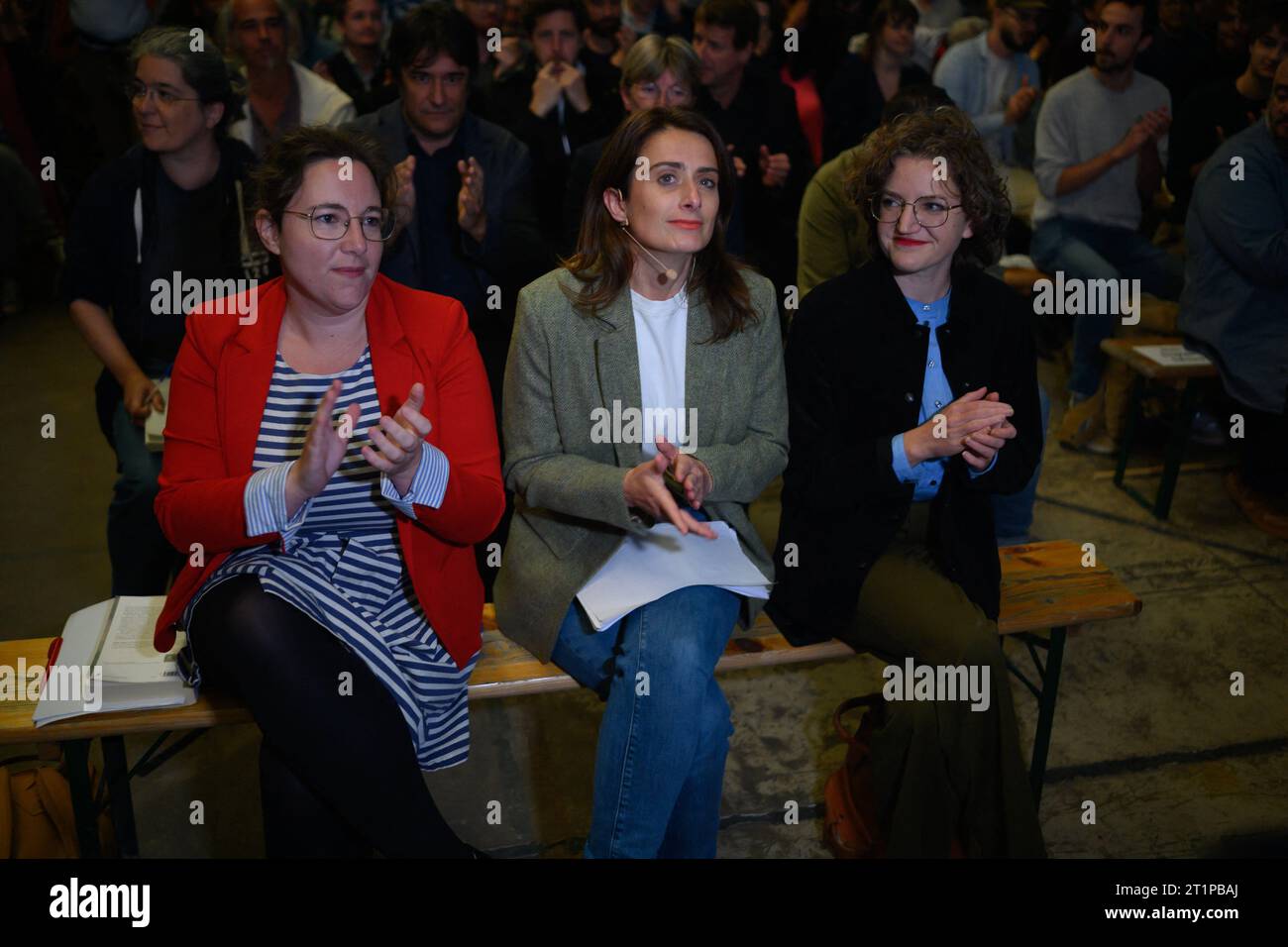 Pantin, Frankreich. Oktober 2023. Cyrielle Chatelain, Generalsekretärin der EELV Marine Tondelier, und Marie Toussaint nahmen am 14. Oktober 2023 an der Eröffnung der neuen Bewegung „Les Ecologistes“ der Partei Europe Ecologie-Les Verts (EELV) in der Cité Fertile in Pantin, Frankreich, Teil. Foto: Patrick Villette/ABACAPRESS.COM Credit: Abaca Press/Alamy Live News Stockfoto