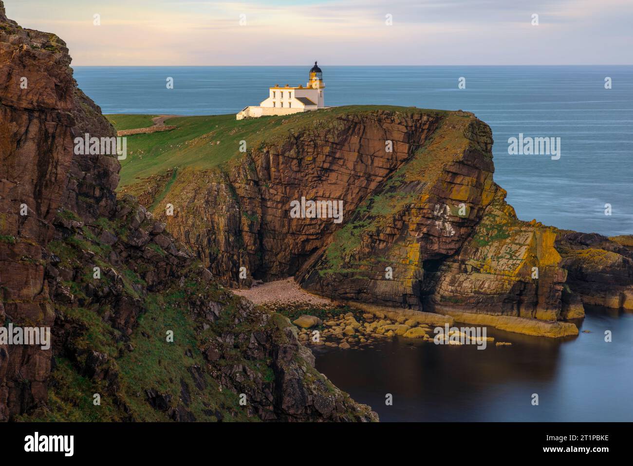 Stoer Lighthouse ist ein Leuchtturm in Assynt, Sutherland, Schottland. Stockfoto