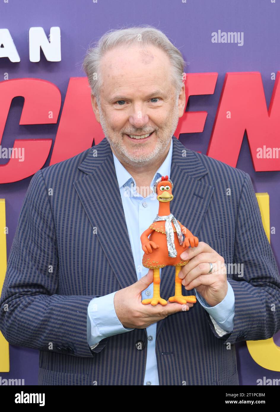 Nick Park and Chicken Character Ginger, Chicken Run: Dawn of the Nugget, BFI London Film Festival 2023, Southbank Centre, Royal Festival Hall, London, Stockfoto