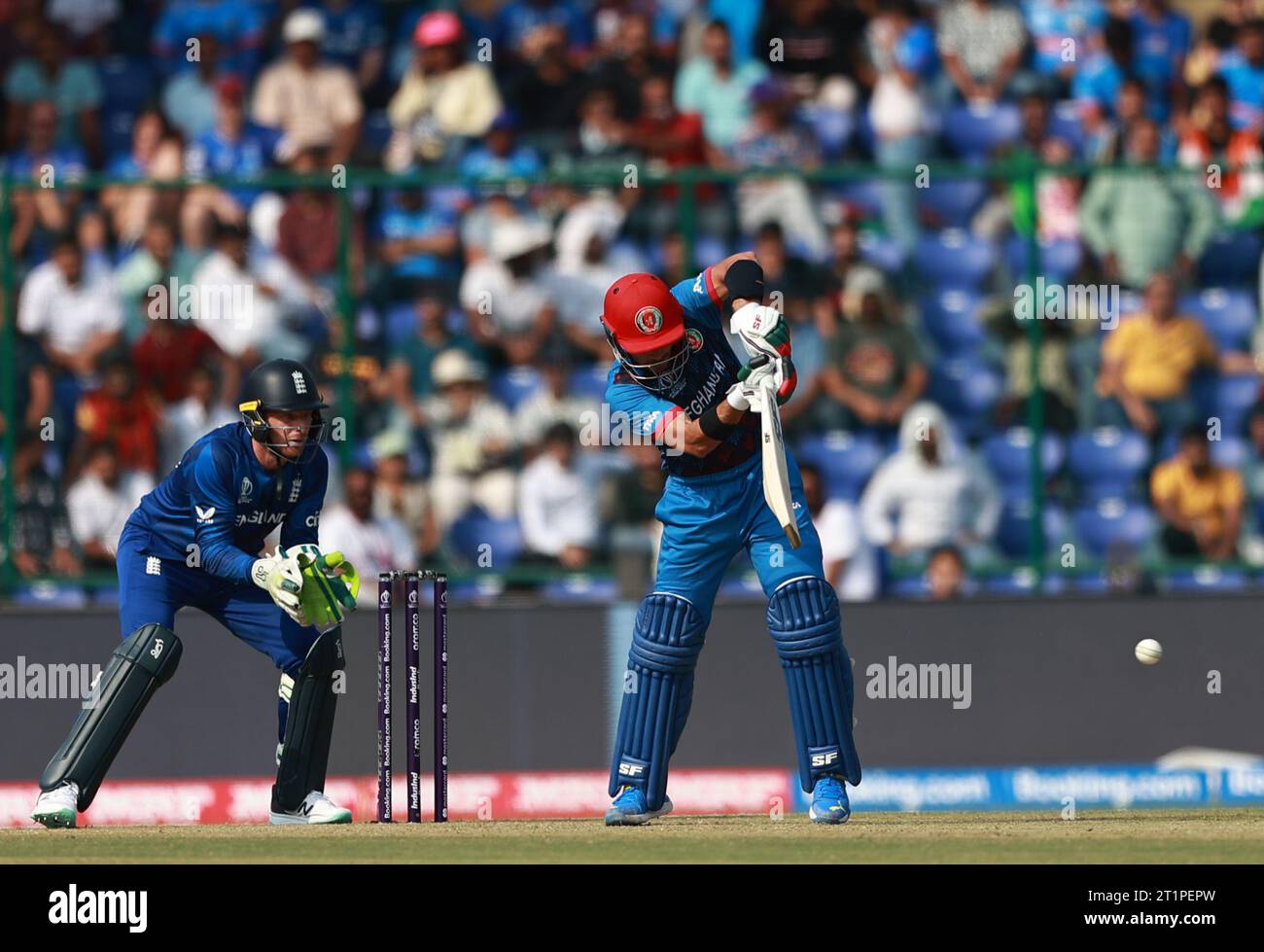 Neu-Delhi, Delhi, Indien. Oktober 2023. Rahmanullah Gurbaz aus Afghanistan während des Spiels Nr. 13 der ICC Cricket One Day International World Cup zwischen England und Afghanistan im Arun Jaitley Stadium, Neu-Delhi, Indien am 15. Oktober 2023 (Foto: © Avijit das/ZUMA Press Wire) NUR ZUR REDAKTIONELLEN VERWENDUNG! Nicht für kommerzielle ZWECKE! Credit: ZUMA Press, Inc./Alamy Live News Credit: ZUMA Press, Inc./Alamy Live News Stockfoto