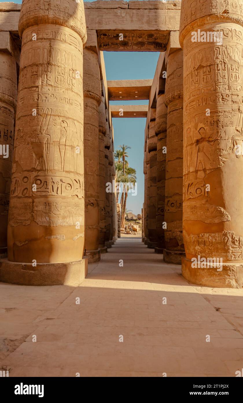 Detailansicht des Karnak-Tempels am Ufer des Nils in Karnak Stockfoto
