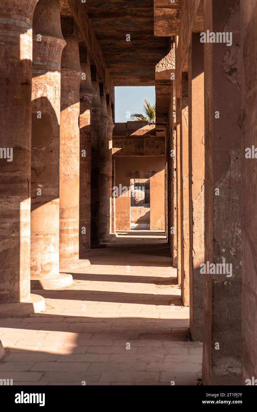 Detailansicht des Karnak-Tempels am Ufer des Nils in Karnak Stockfoto