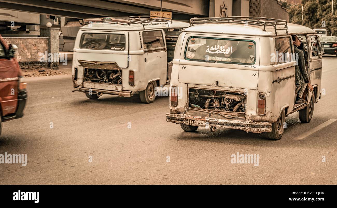 Kairo Ägypten Dez 2022 Straßenblick in Kairo mit alten Schrotttransportern Stockfoto