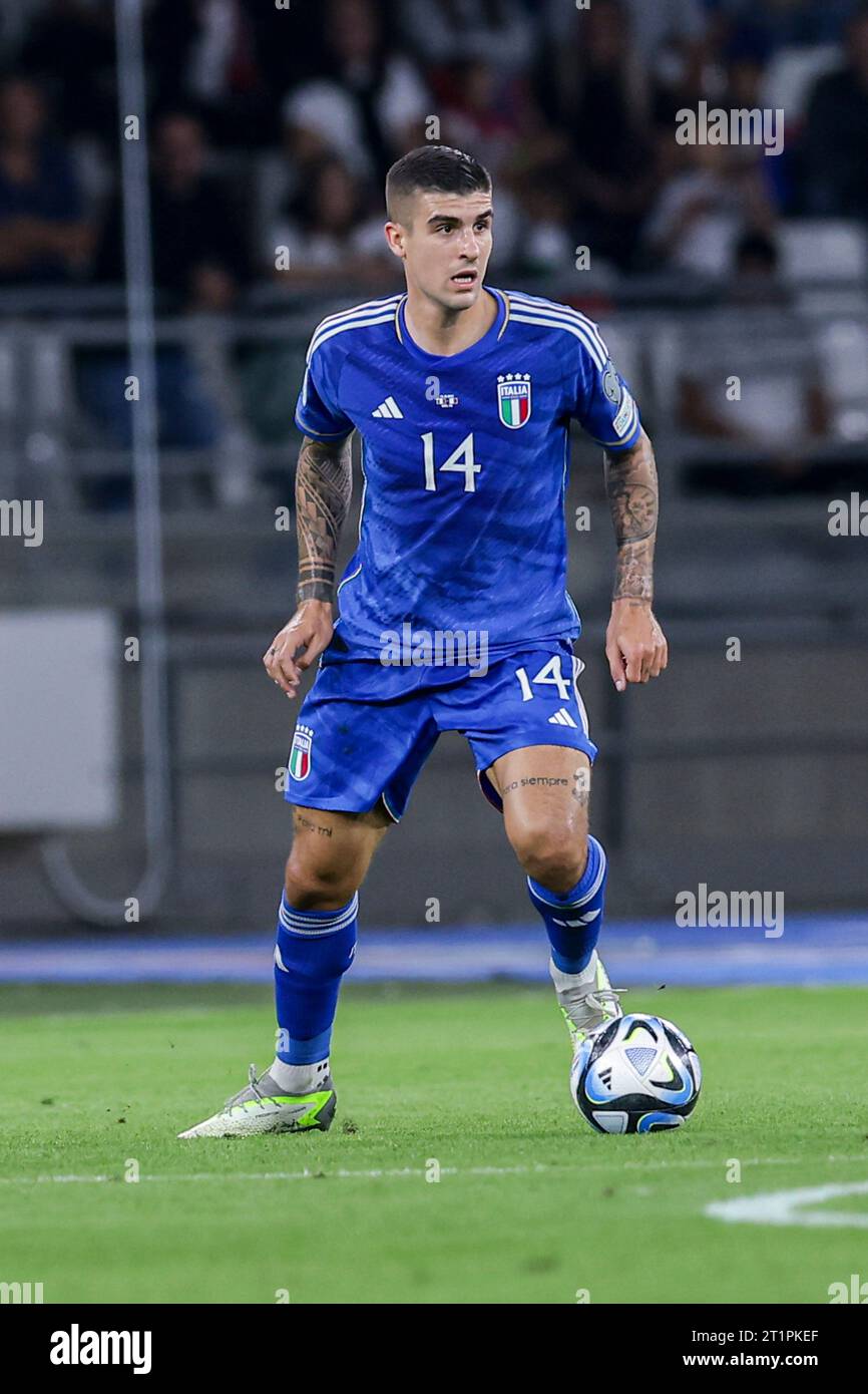 Der italienische Verteidiger Gianluca Mancini kontrolliert den Ball