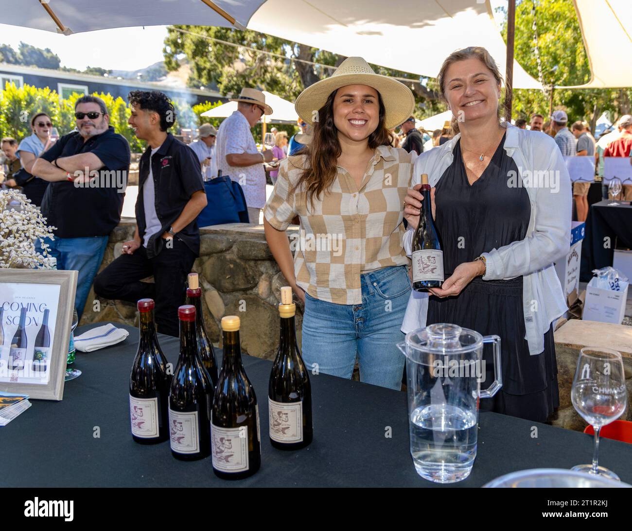 Santa Barbara, USA. Oktober 2023. Das 39. Santa Barbara Vintners Festival mit 50 Weingütern und regionalen Gerichten von Dutzenden von Restaurants, Köchen und Lebensmittelproduzenten im Vega Vineyard & Farm in Santa Barbara, CA am 14. Oktober 2023. (Foto: Rod Rolle/SIPA USA) Credit: SIPA USA/Alamy Live News Stockfoto