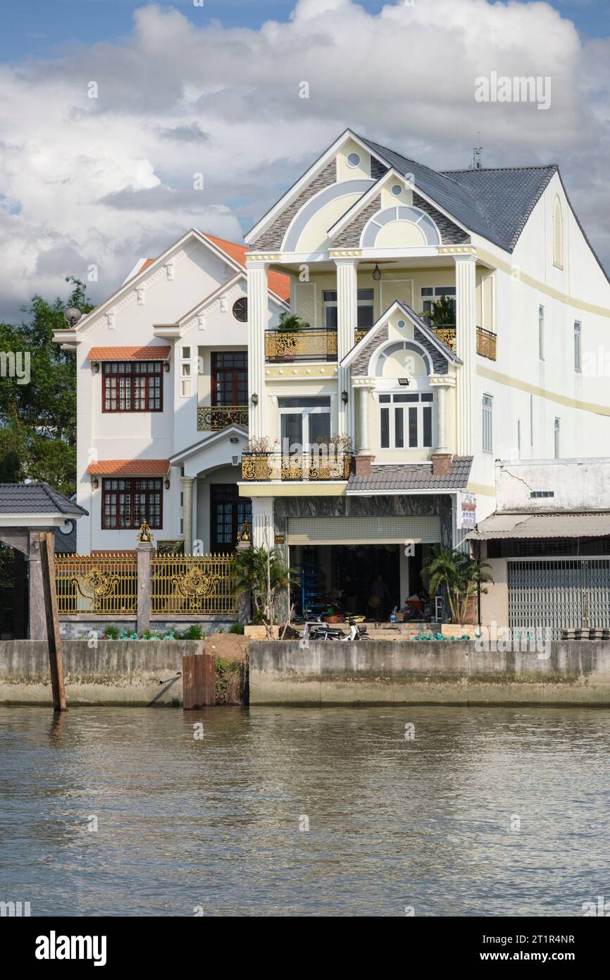 Gehobenes Haus am Mekong-Fluss, Vietnam. Stockfoto