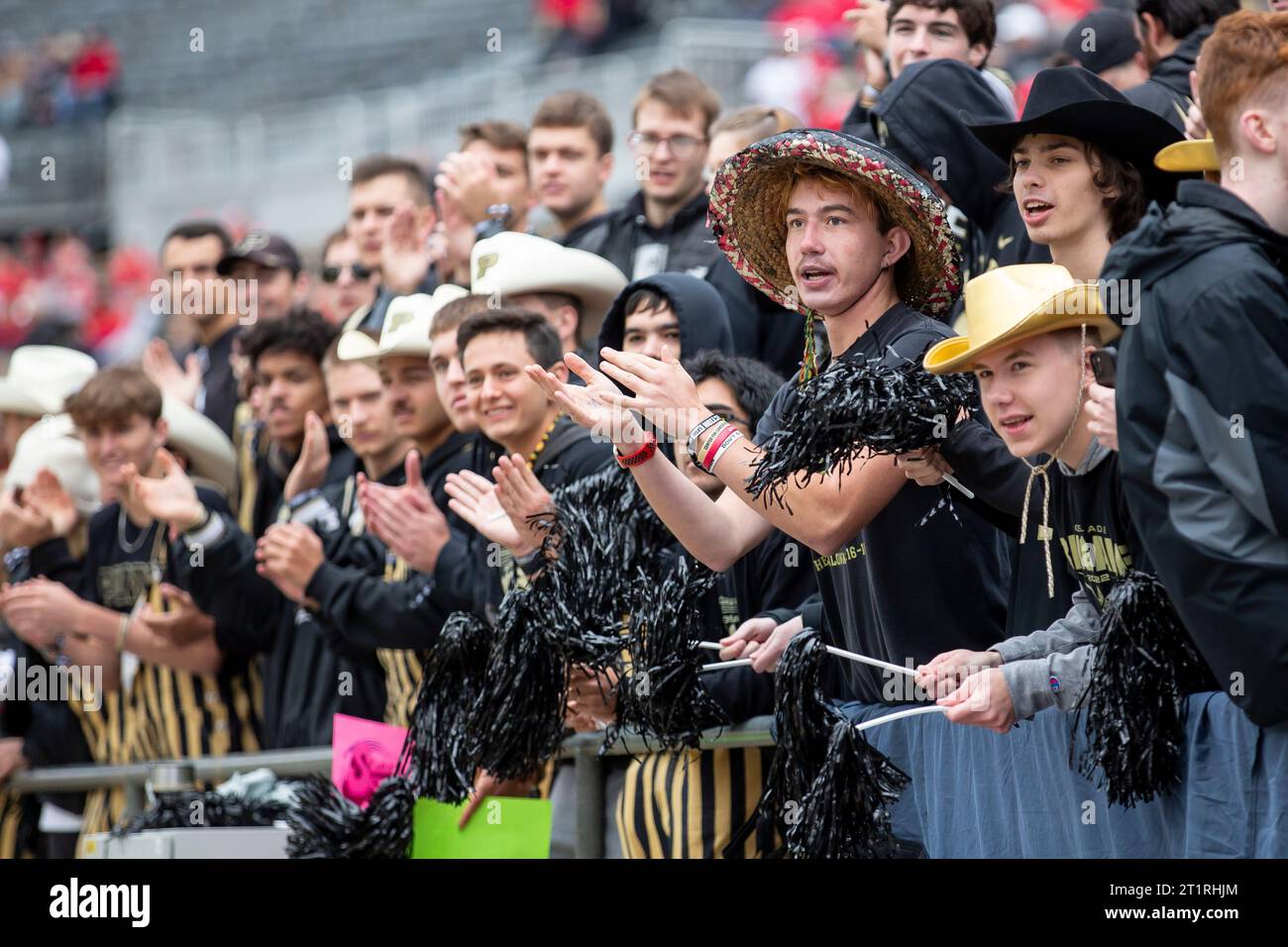 West Lafayette, Indiana, USA. Oktober 2023. Purdue-Fans jubeln ihr Team an. Die Ohio State University besiegt die Purdue University 41-7 im Ross-Ade Stadium. (Kindell Buchanan/Alamy Live News) Stockfoto