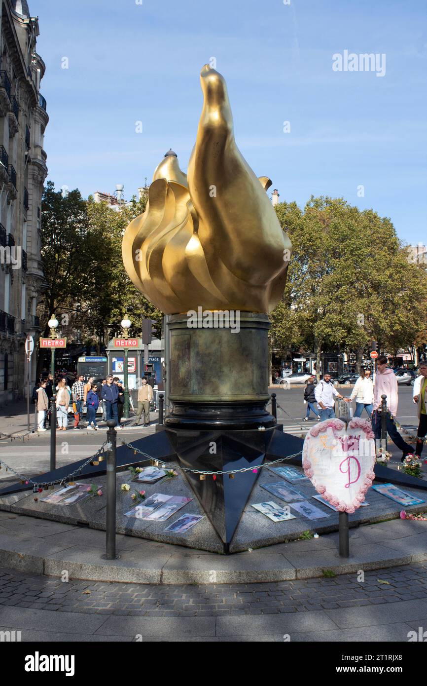 Denkmal in der Nähe der Unterführung, wo Prinzessin Diana starb - der Place Diana - mit der Flamme der Freiheit Statue, Paris Frankreich Stockfoto