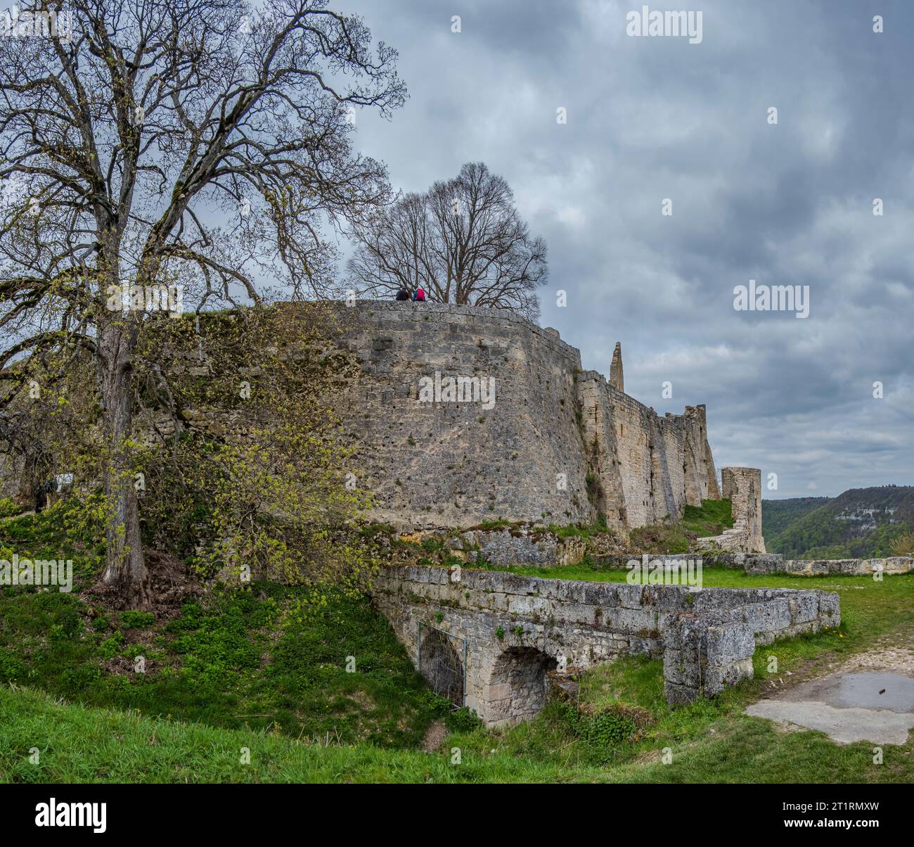 Ruine der mittelalterlichen Burg Hohenurach, Bad Urach, Schwäbische Alb, Baden-Württemberg, Deutschland. Ruine der mittelalterlichen Burg Hohenurach, Bad Urac Stockfoto