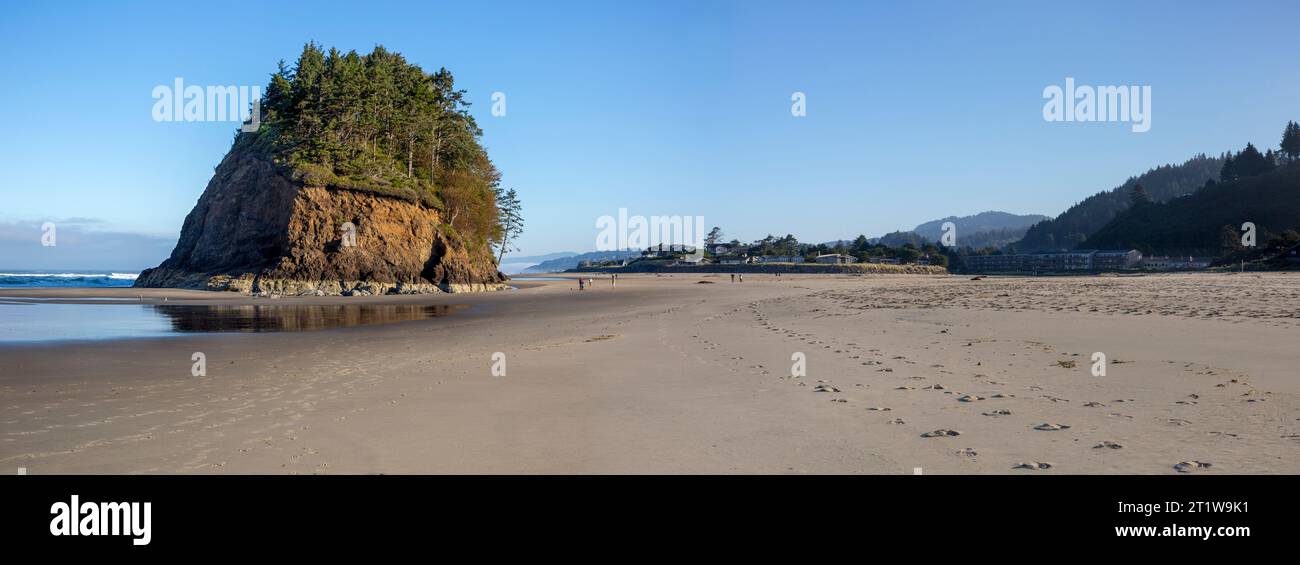 Der Pazifische Ozean Coastal Sea Stack Proposal Rock im Tillamook County bei Neskowin, Oregon. Proposal Rock wurde ursprünglich von den Ureinwohnern des AME „Schlock“ genannt Stockfoto