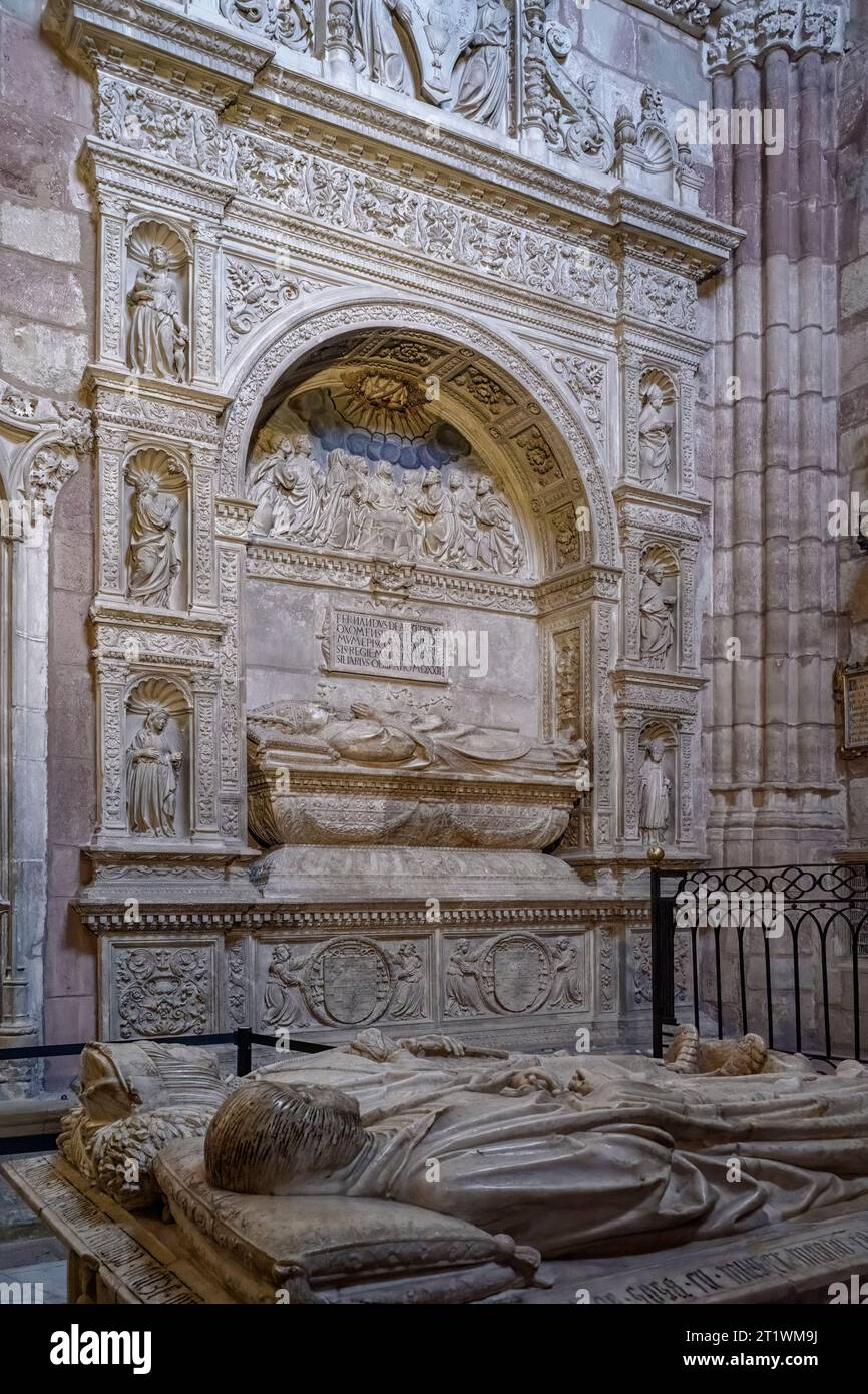 Mausoleum und Grabstumulus der Eltern und Bruder Bischof der Kanarischen Inseln in der Doncel Kapelle, Santa Maria Kathedrale, Sigüenza, Spanien. Stockfoto