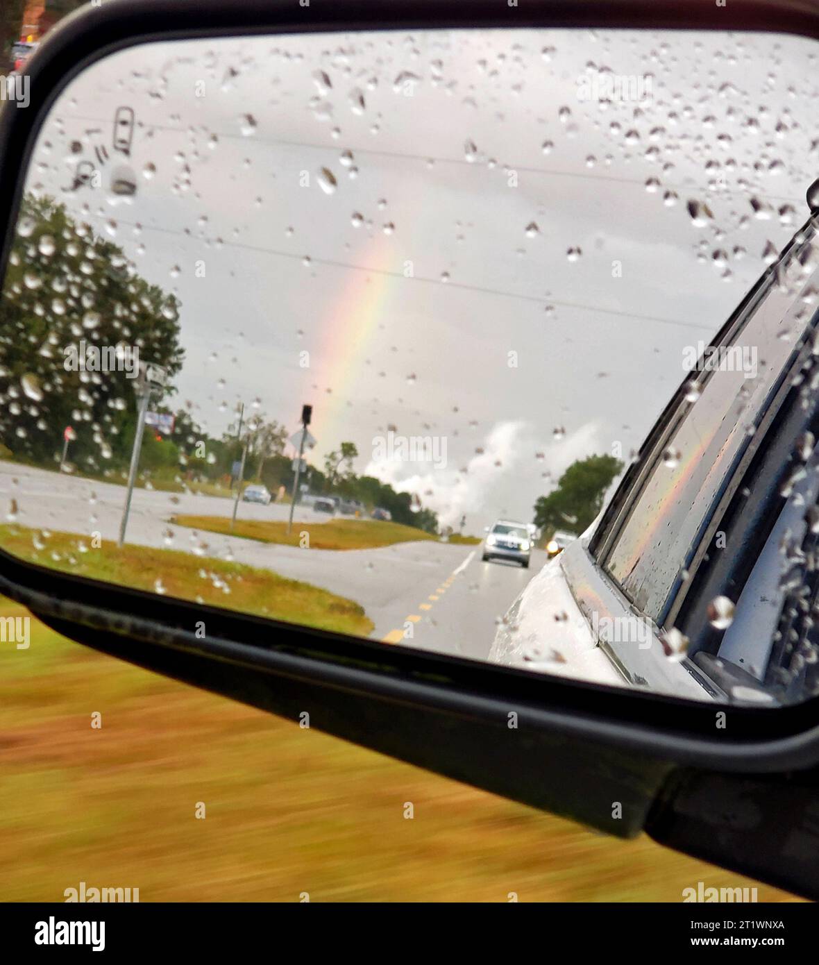 regenbogen im Spiegel Stockfoto