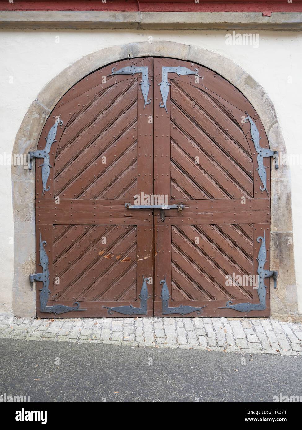 Rundes Holztor im Schloss Götzenburg in Jagsthausen Stockfoto