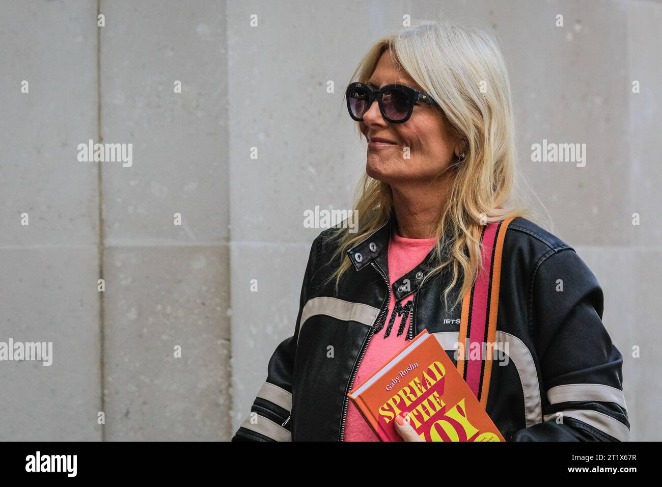 London, Großbritannien. Oktober 2023. Britische Fernsehmoderatorin Gaby Roslin vor der BBC in London, UK Credit: Imageplotter/Alamy Live News Stockfoto