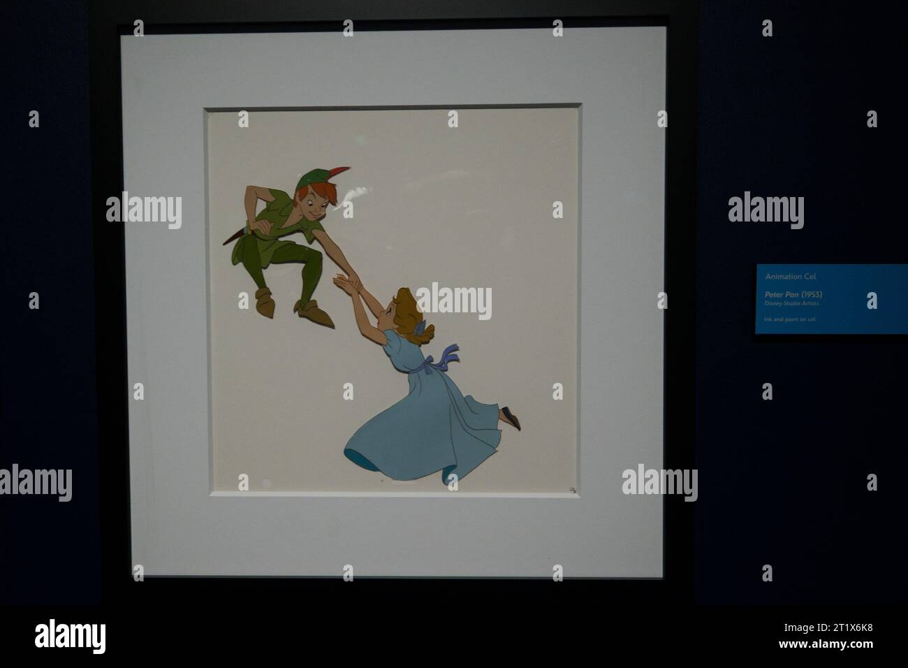 Film cel aus Peter Pan (1953) auf der Disney100-Ausstellung Stockfoto