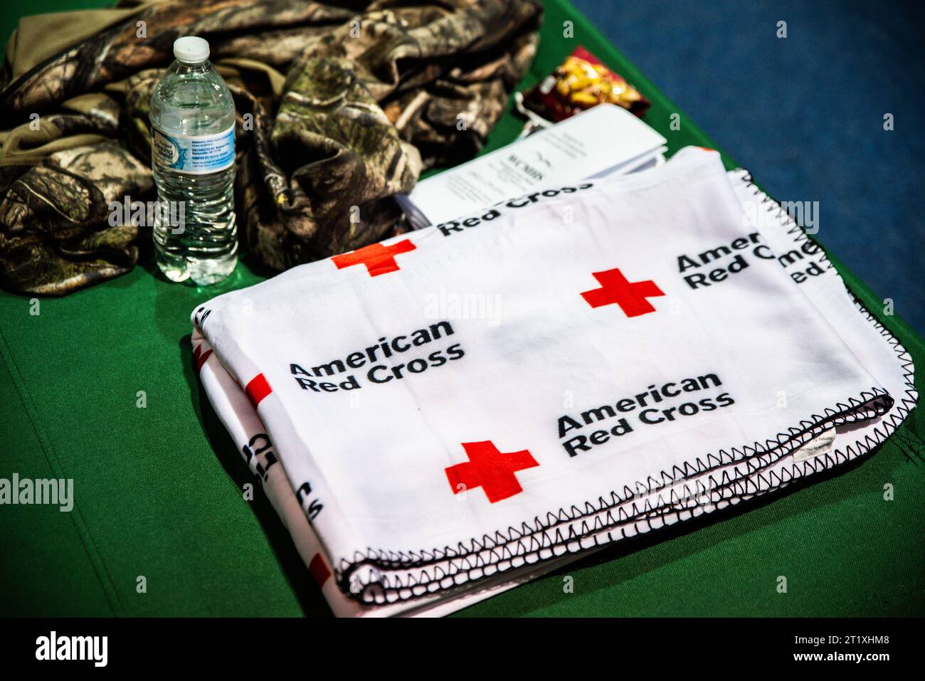 Gegenstände, die das amerikanische Rote Kreuz nach den Überschwemmungen vom 10. Bis 11. Juli 2023 in Barre, VT, USA, den Überschwemmungsopfern zur Verfügung stellte. Stockfoto