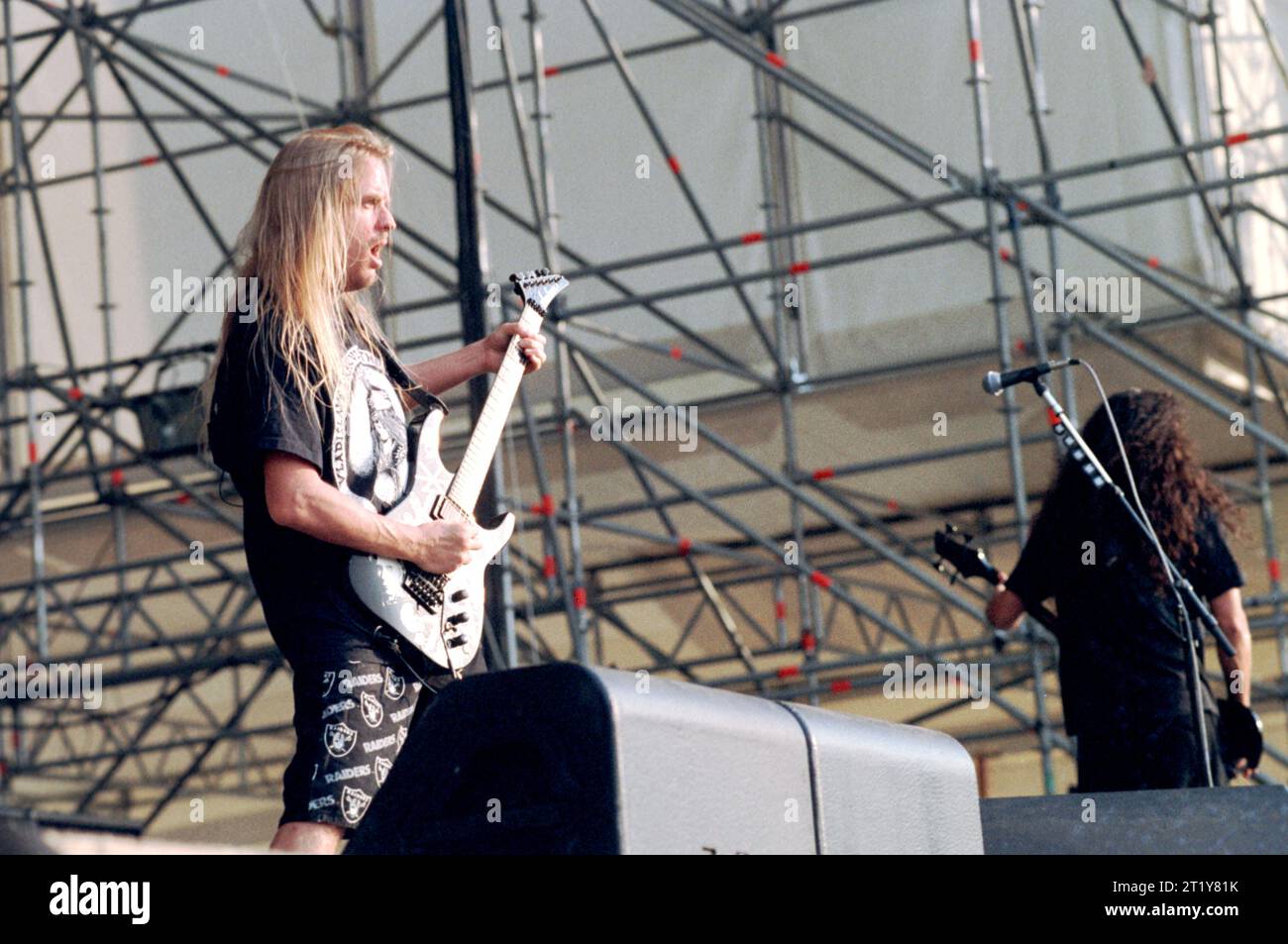 Mailand Italien 10. 07. 1996 : der Gitarrist Jeff Hanneman von der Slayer-Band während des Konzerts im Acquatica Park Stockfoto