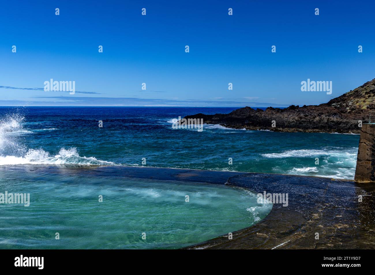 Ein natürliches Schwimmbad mit Wasser aus dem Atlantik, Piscina Natural Spain Teneriffa Stockfoto