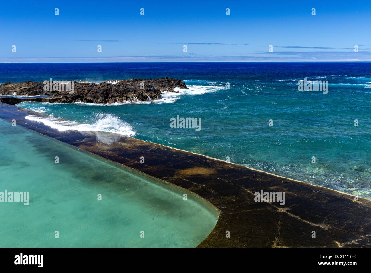 Ein natürliches Schwimmbad mit Wasser aus dem Atlantik, Piscina Natural Spain Teneriffa Stockfoto