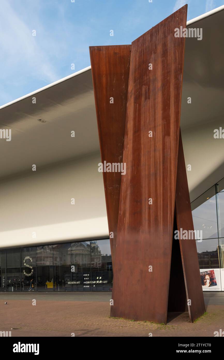 Aussichtspunkt von Richard Serra. 1972. Vor dem Stedelijk Museum Amsterdam. Stockfoto
