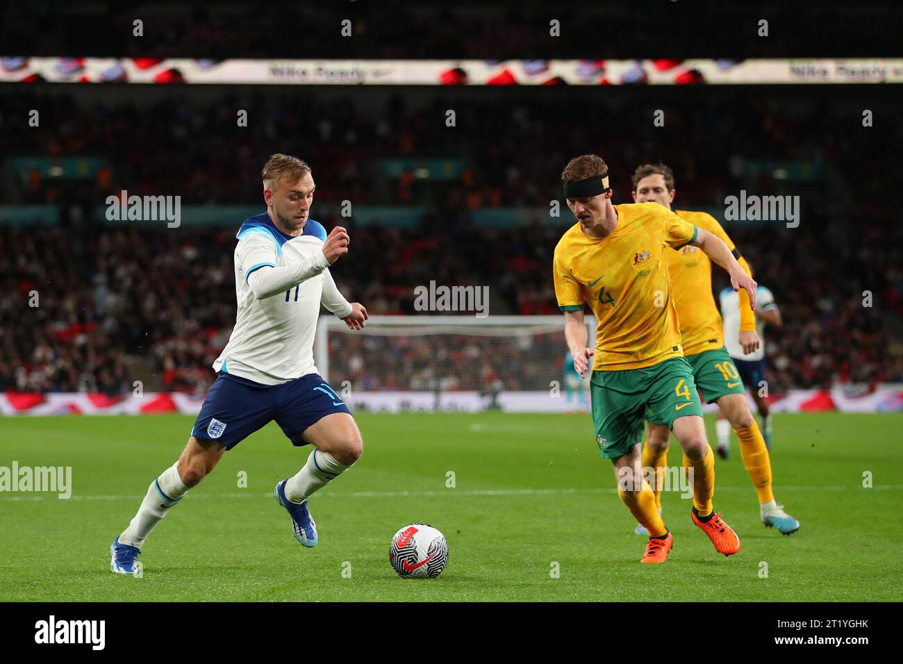 Jarrod Bowen aus England und Kye Rowles aus Australien - England gegen Australien, International Friendly, Wembley Stadium, London, Großbritannien - 12. Oktober 2023. Stockfoto