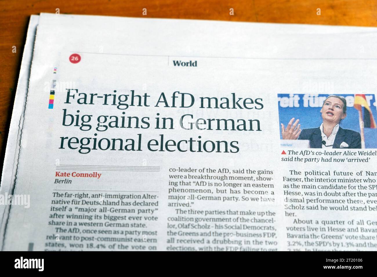 "Rechtsextreme AfD macht große Gewinne bei deutschen Regionalwahlen" Guardian-Zeitung Schlagzeile Deutschland Politik Alice Weidel artikel 10 Oktober 2023 London Stockfoto