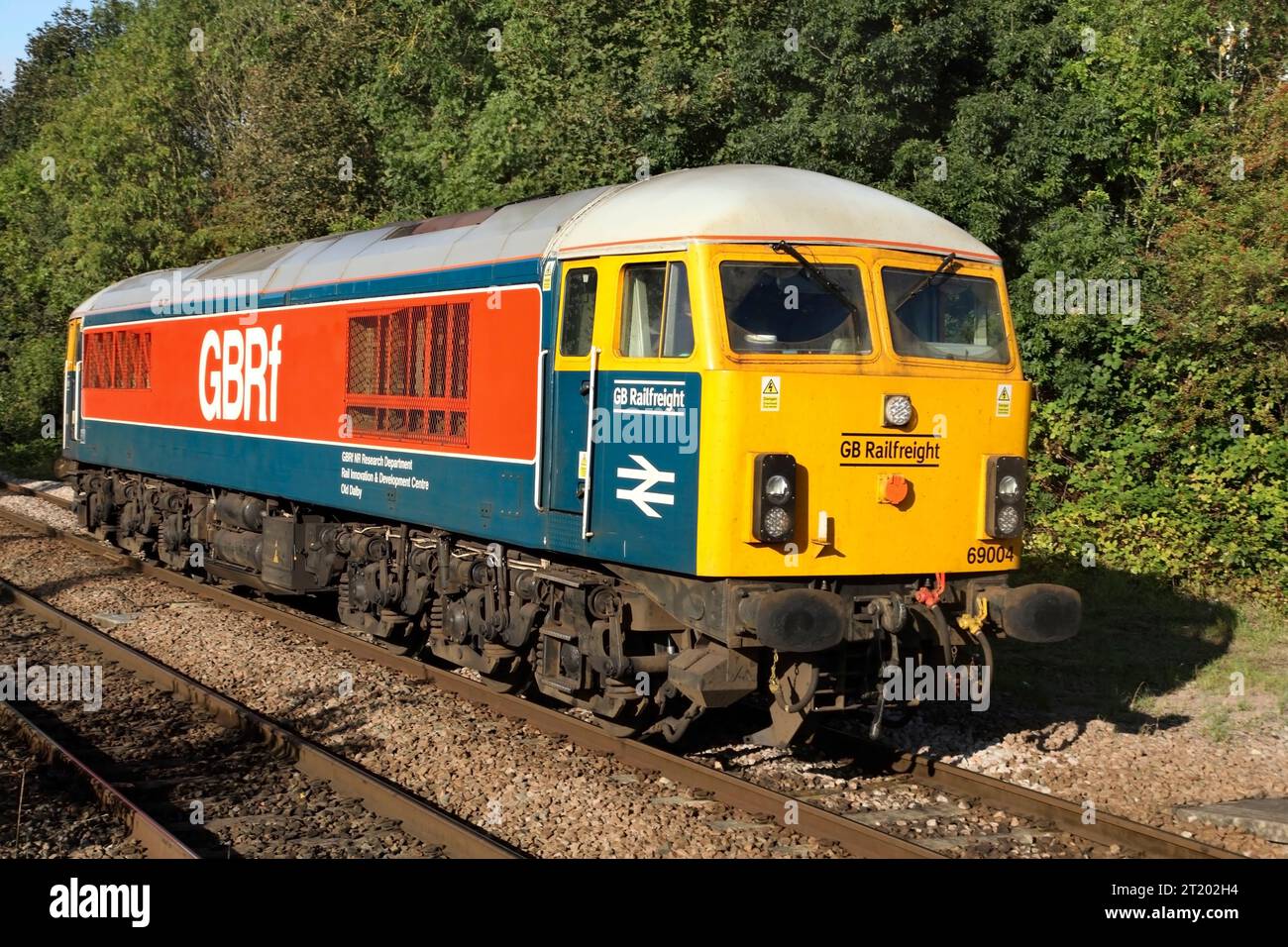 GB Railfreight Class 69 Lok 69004 nähert sich dem Bahnhof Scunthorpe als 0Z69 0846 Doncaster - Barnetby an und kehrt am 22.9.23. Stockfoto
