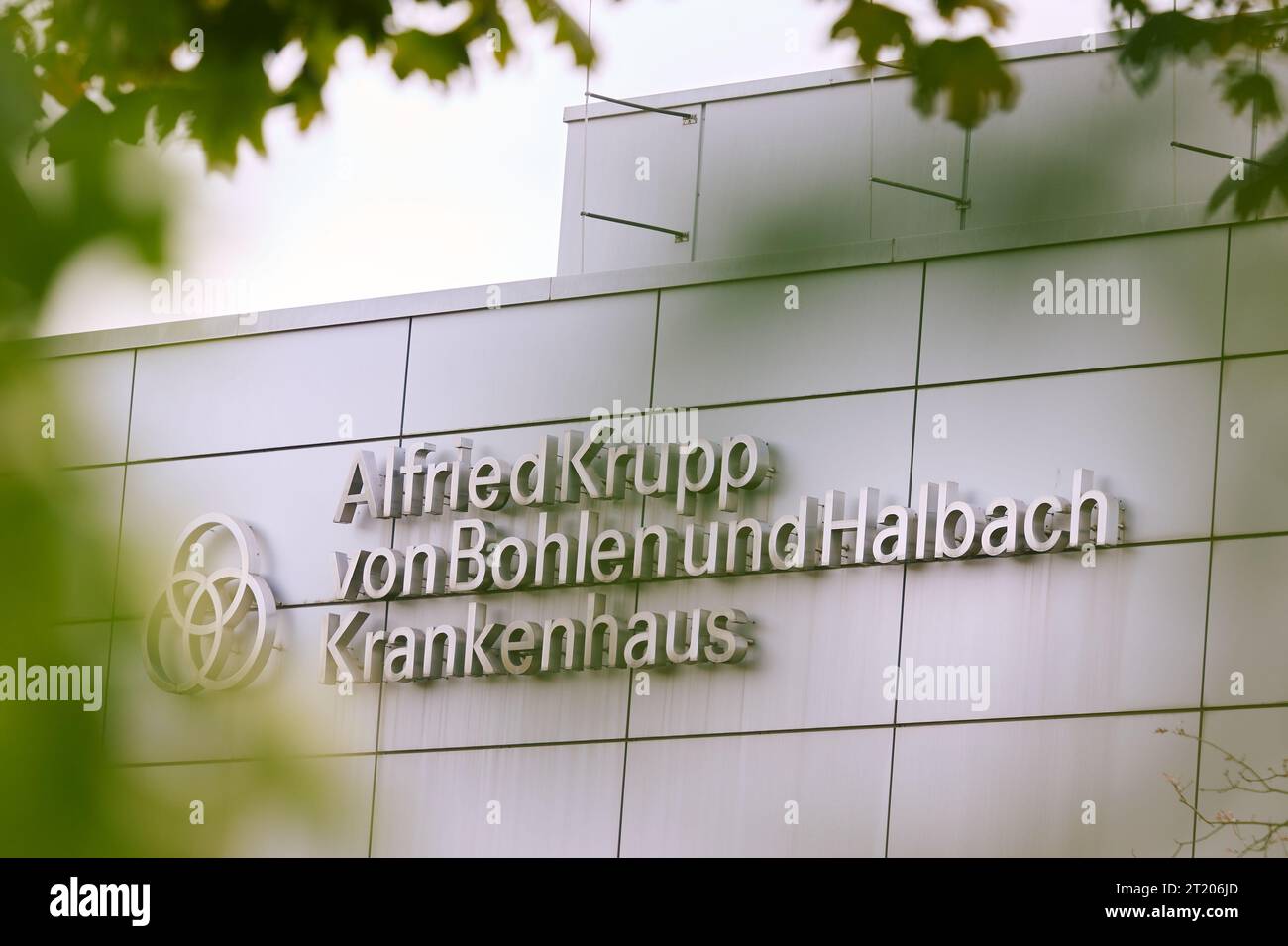 Essen, Deutschland. Oktober 2023. Das Logo des Alfried Krupp von Bohlen und Halbach Krankenhauses im Bezirk Rüttenscheid. Quelle: Bernd Thissen/dpa/Alamy Live News Stockfoto