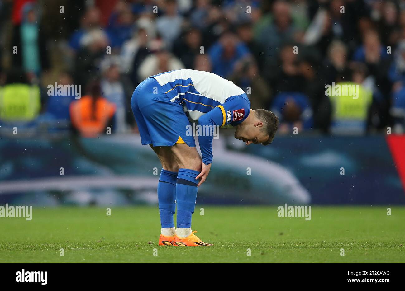 Solly March von Brighton & Hove Albion sieht enttäuscht und deprimiert aus, nachdem er seinen Elfmeterschieß verpasst hat. - Brighton & Hove Albion gegen Manchester United, das Halbfinale des Emirates FA Cup, Wembley Stadium, London, Großbritannien - 23. April 2023. Nur redaktionelle Verwendung – es gelten Einschränkungen für DataCo. Stockfoto