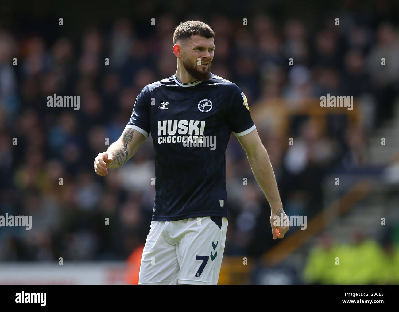 Oliver Burke aus Millwall. - Millwall gegen Luton Town, Sky Bet Championship, New den Stadium, London. - 7. April 2023. Nur redaktionelle Verwendung – es gelten Einschränkungen für DataCo. Stockfoto