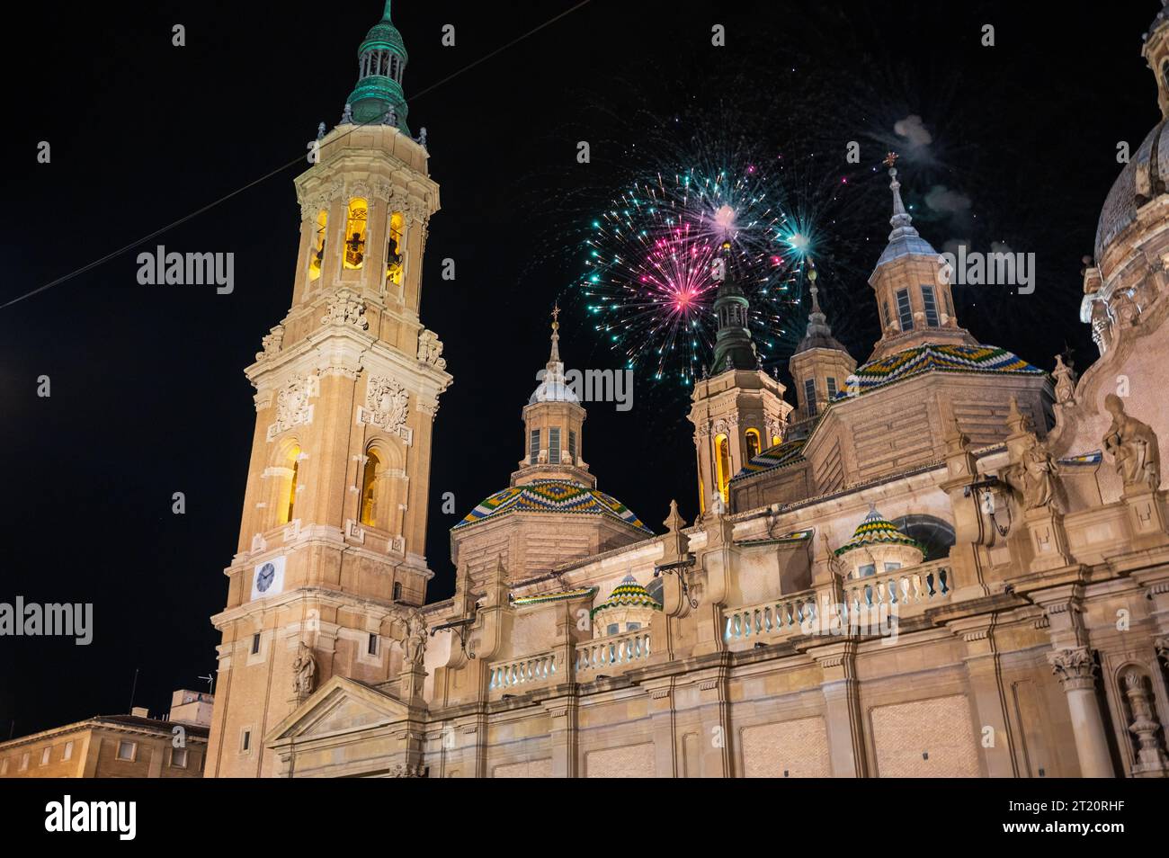 Das Feuerwerk vervollständigte die Fiestas del Pilar in Saragossa, Spanien Stockfoto