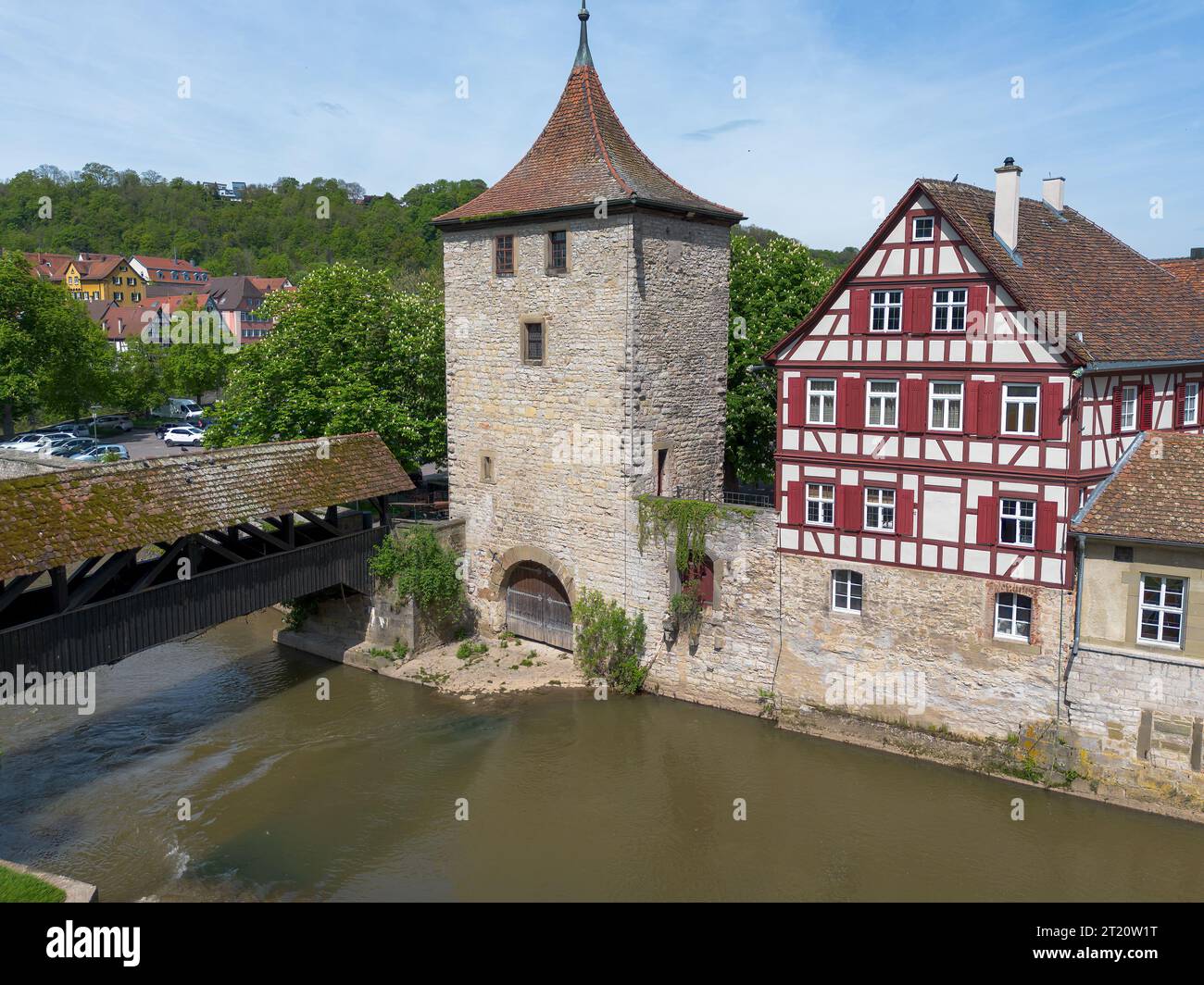 Schwaebisch Hall, Fachwerkhäuser mit Blick auf den Kirchturm, Drohnenaufnahme Stockfoto