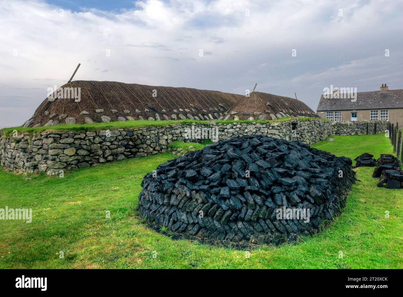 Das Blackhouse in Arnol, Isle of Lewis, ist eine traditionelle hebridische Wohnung, die restauriert und als Museum erhalten wurde. Stockfoto