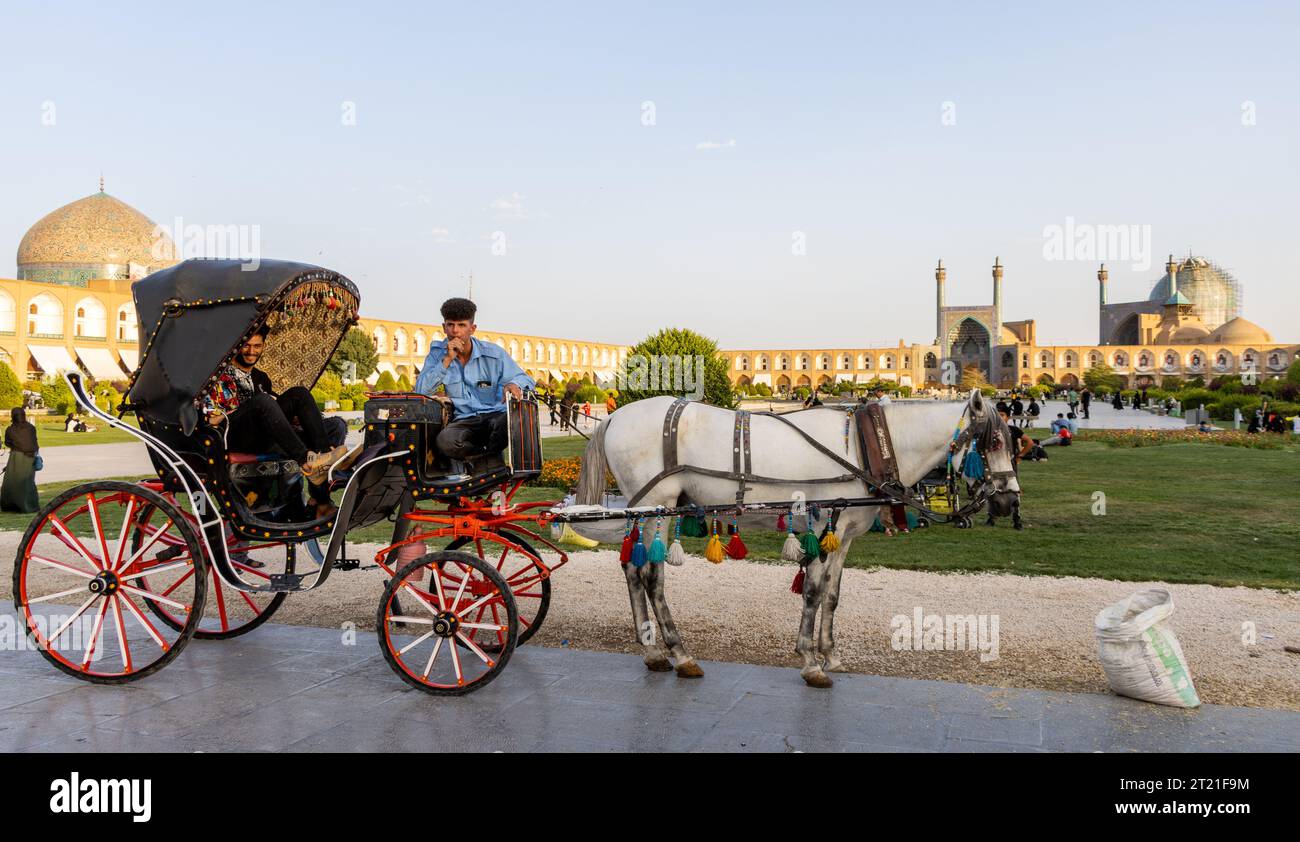 Isfahan, Iran - Juli 31 2023: Platz Naqsh-e Jahan. Es liegt im Zentrum von Isfahan und ist der größte Platz im Iran und Südwestasien. Das Quadrat Stockfoto