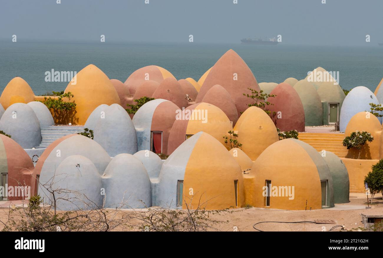 Hormuz Island, Iran - 6. August 2023: Majara Residance. Ist ein Wohnkomplex am Meer auf der Insel Hormuz im Persischen Golf, Süd-Iran Stockfoto