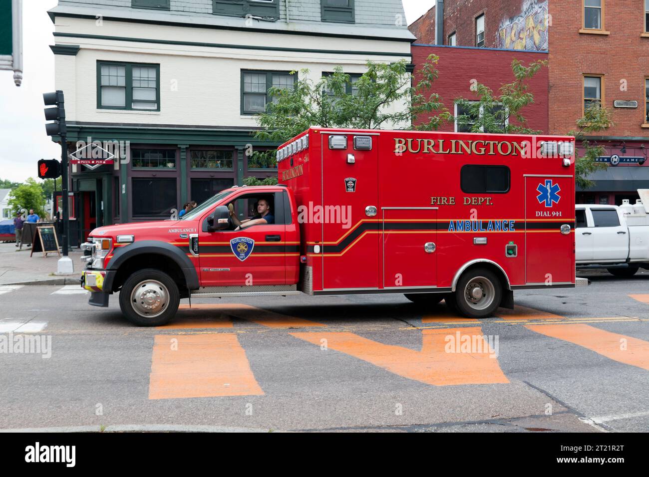 Krankenwagen 1, von der Burlington Feuerwehr, Station 1, auf Patrouille in Burlington, Vermont, USA Stockfoto