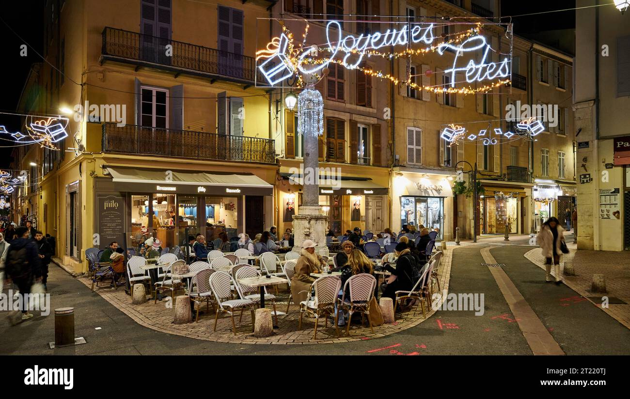 Antibes, Frankreich Straßenszenen zu Weihnachten mit Weihnachtsbeleuchtung Stockfoto