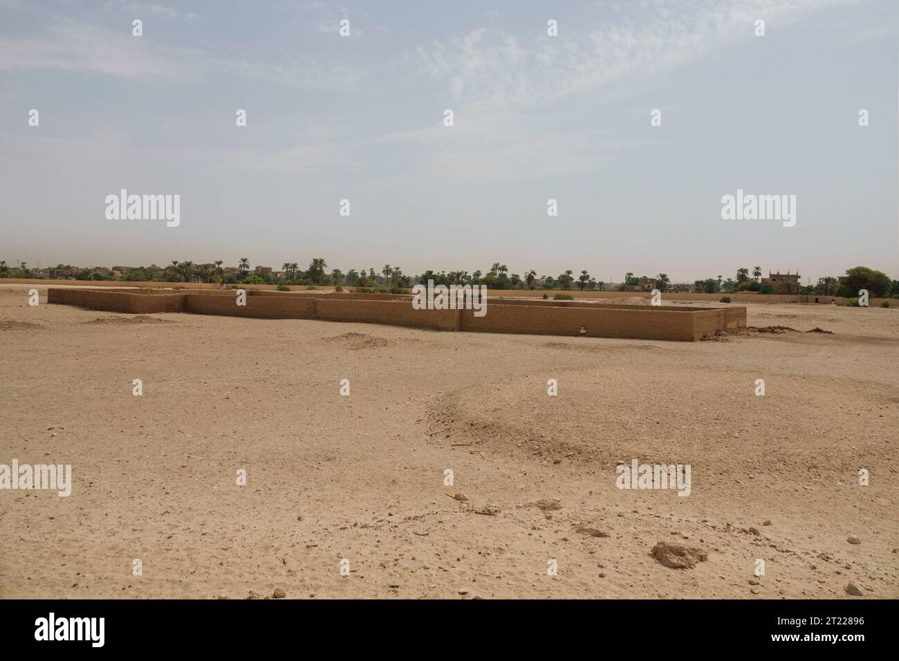 KOM al-Samak in der Nähe des Palastkomplexes von Amenhotep III in Malkata, südlich von Medinet Habu, Westbank, Luxor, Ägypten. Stockfoto