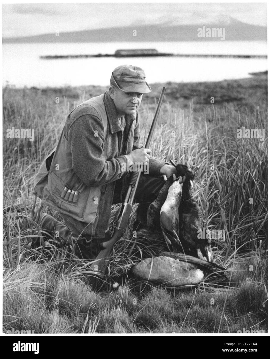Autor: Troyer, William A. Themen: Wildschutzgebiete, Izembek National Wildlife Refuge, Freizeit, Jagd, ARLIS, Alaska. . 1998 - 2011. Stockfoto
