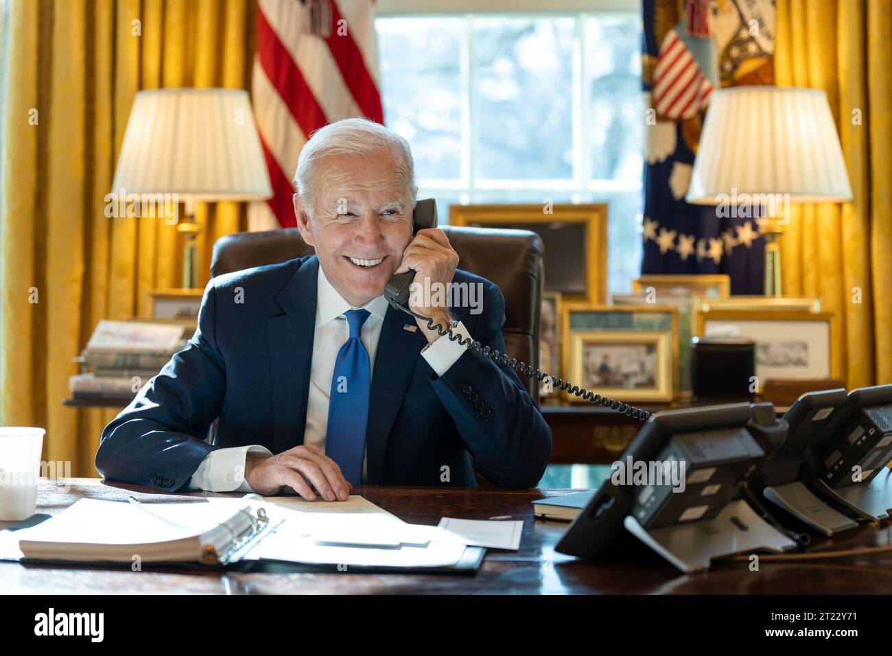 Präsident Joe Biden spricht am Dienstag, den 14. Februar 2023, mit Premierminister Narendra Modi aus Indien im Oval Office. Stockfoto