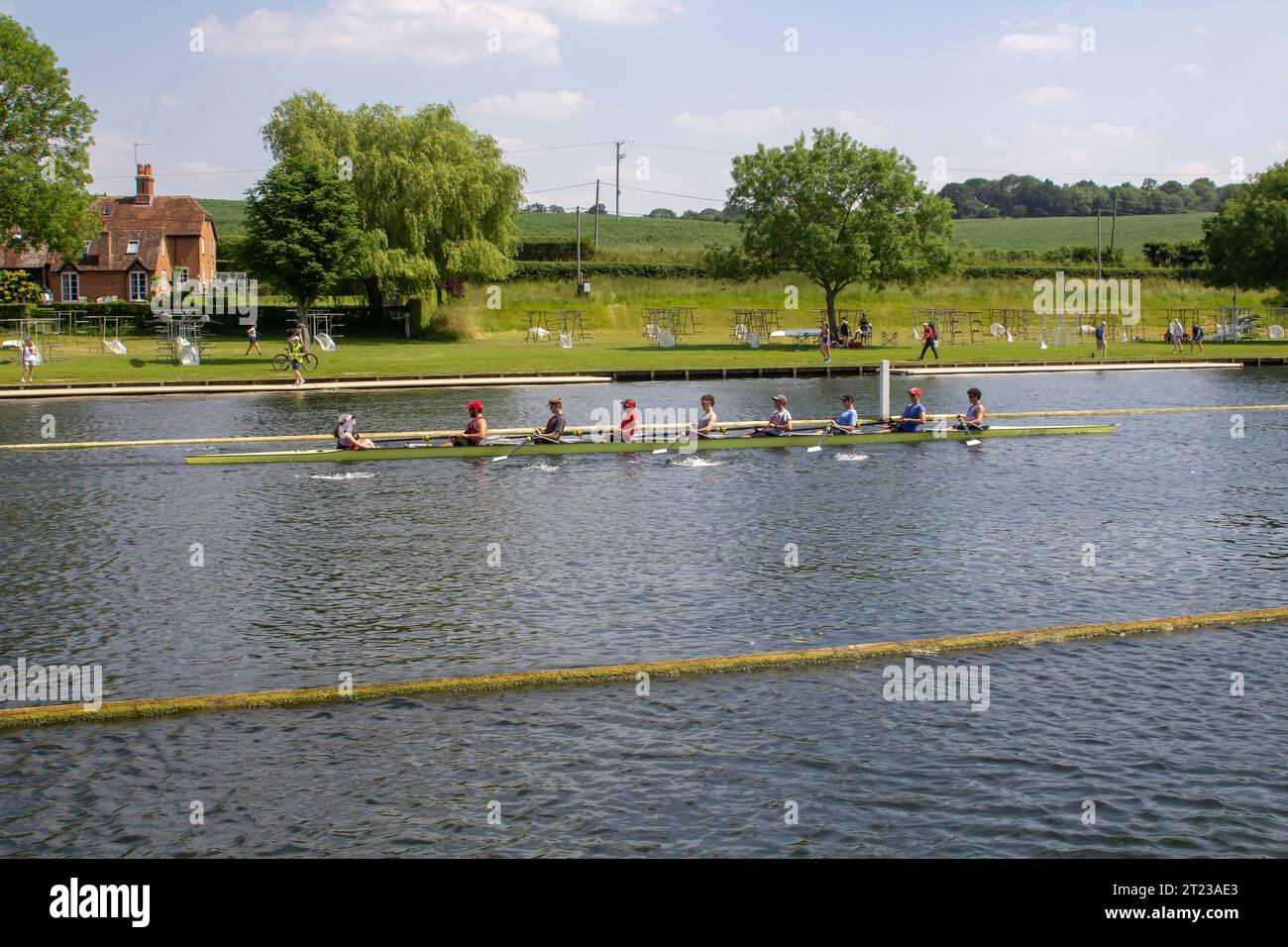 Am 14. Juni 23 trainierte eine achtköpfige Crew auf dem Fluss bei Henley-on-Thames in Oxfordshire, um die Royal Regatta the Followi vorzubereiten Stockfoto