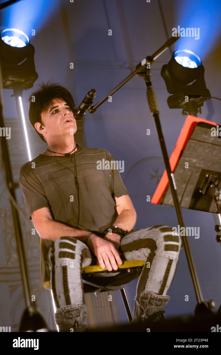 London, Vereinigtes Königreich. Oktober 2023. Gary Numan spielt ein akustisches Set in der St. John in der Hackney Church. Cristina Massei/Alamy Live News Stockfoto