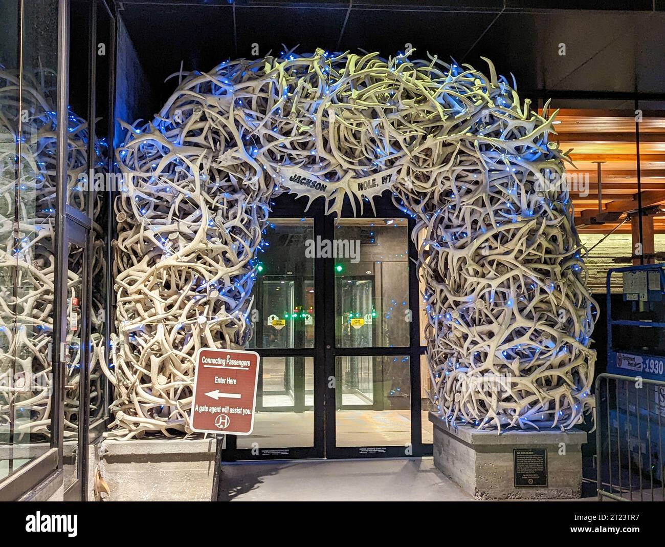 Bogen aus Geweih am Eingang zum Flughafen in Jackson Hole Wyoming Stockfoto