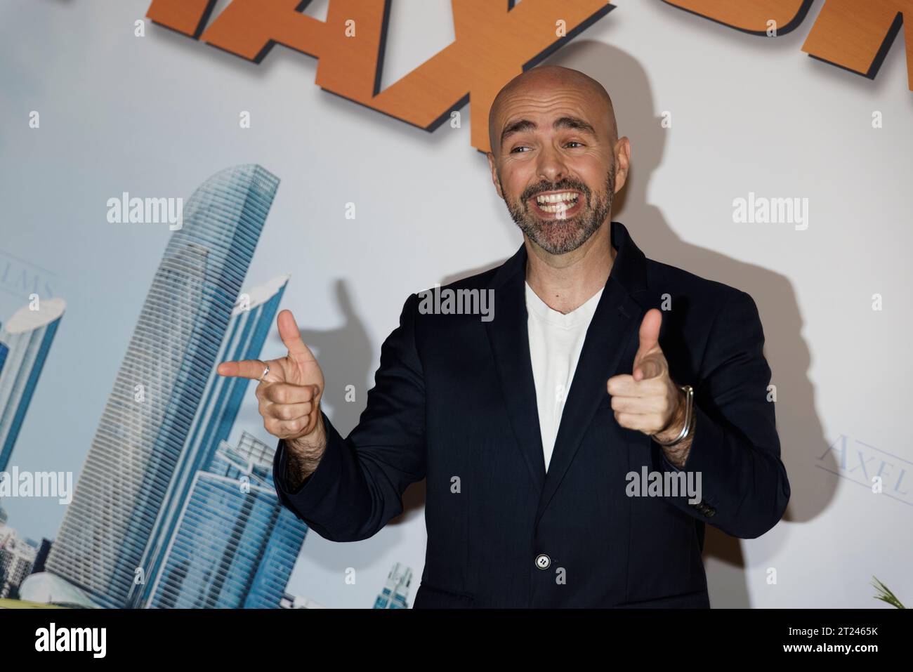 Paris, Frankreich. Oktober 2023. Julien Arruti nimmt an der 3 JOURS MAX Premiere von Tarek Boudali im Le Grand Rex am 16. Oktober 2023 in Paris Teil. Quelle: Bernard Menigault/Alamy Live News Stockfoto