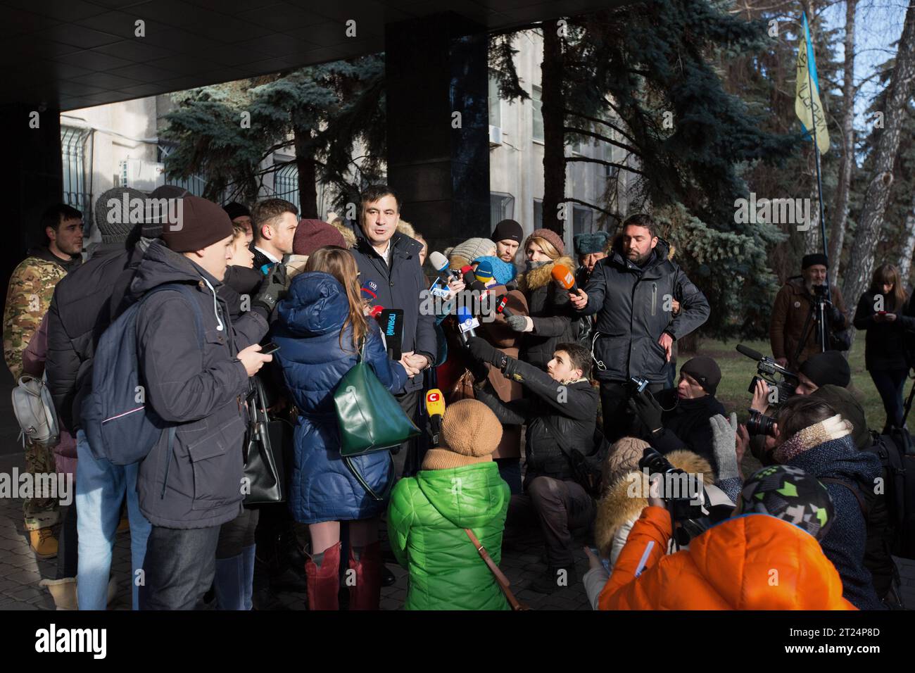 Kiew, Ukraine. Januar 2018. Der georgische und ukrainische Staatsmann und politische Figur Michail Saakaschwili spricht bei der Ankunft im Büro des Sicherheitsdienstes der Ukraine zu den Medien, um Fragen im Zusammenhang mit seinen oppositionellen Aktivitäten zu stellen. (Credit Image: © Oleksii Chumachenko/SOPA Images via ZUMA Press Wire) NUR REDAKTIONELLE VERWENDUNG! Nicht für kommerzielle ZWECKE! Stockfoto