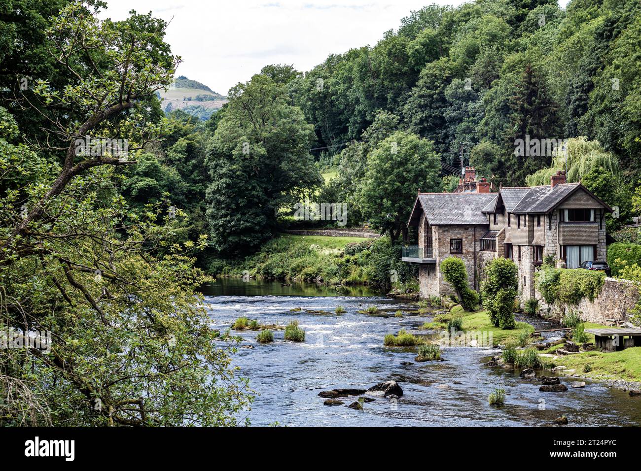 Ein malerischer Blick auf ein Haus in der Nähe eines Aquädukts in Nordwales Stockfoto